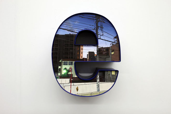 Daisuke Samejima / e / old neon sign, acrylic / 2014 / 46 × 38 × 17 cm