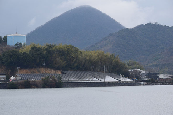 うさんこやま未来発電所(高松市国分寺町新名1556-1/敷地面積:2189m2/システム容量273kW)