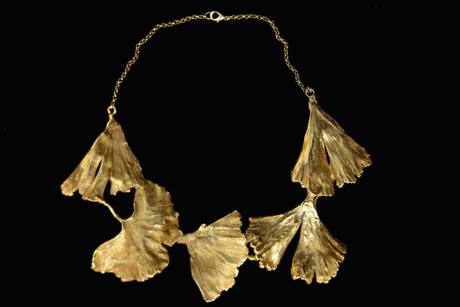 Collier feuille de gingko, cuivre doré à l'or fin