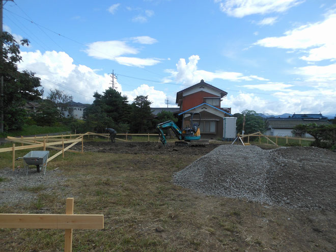 長野県　塩尻市片丘　建築設計事務所　建築家　news設計室　丸山和男　住宅設計　解体工事　設計監理　基礎工事