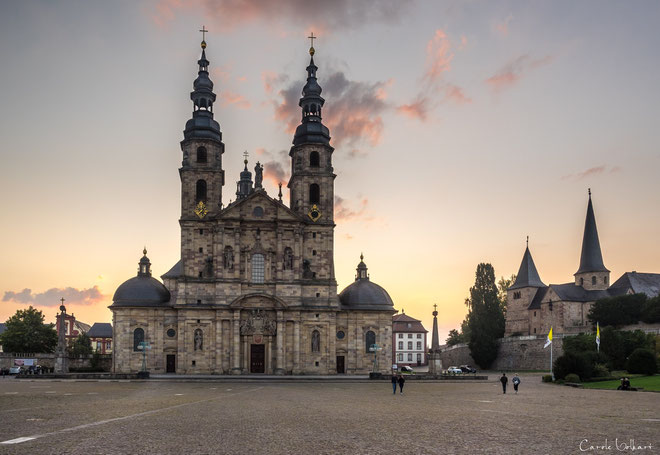 Der Dom von Fulda mit riesigem Platz davor