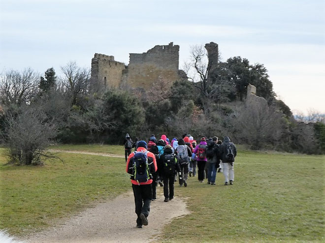 Arrivée aux ruines du château du Vieux Vernègues