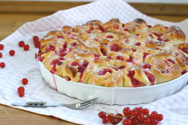 Johannisbeer-Hefeteilchen-Kuchen