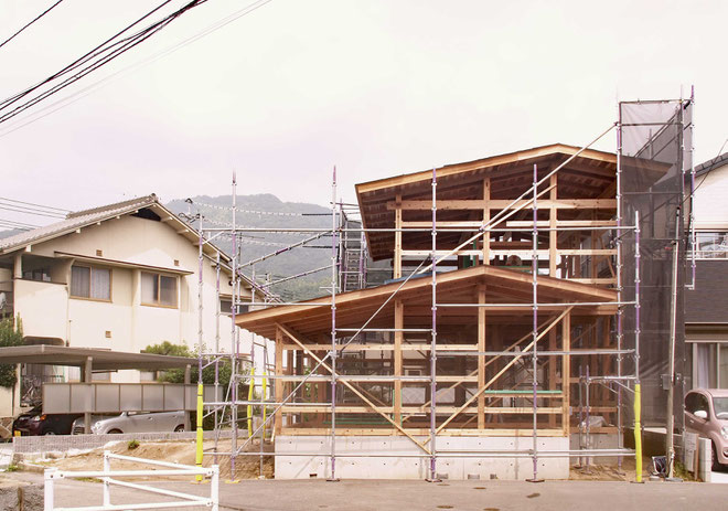 小木土家　屋根仕舞を終えた祇園の家