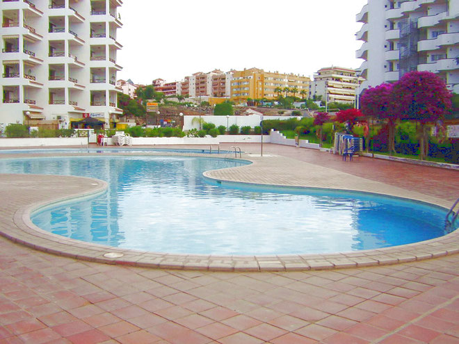 Grosser Gemeinschaftspool in der Ferienanlage in Los Christianos auf Teneriffa