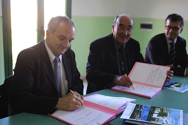 François Vincentelli et  Joseph Castelli à l'heure de la signature du contrat. (Photos Jean-Paul Lottier)