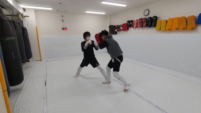 teamYAMATO大和高田本部でのキックボクシングの練習。空手、ボクシング、柔道からの転籍歓迎。