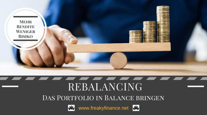 Rebalancing - Wie du dein Portfolio in Balance bringst, worauf du achten musst, freaky finance, Hand, Finger an Holzwippe mit Geldmünzen darauf
