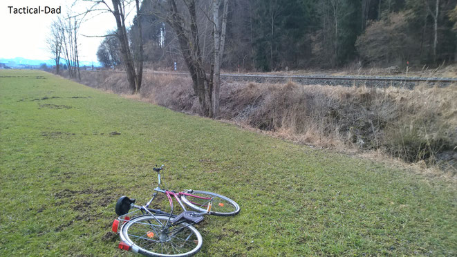 Das auf der Flucht in den Wald zurück gelassenes Fahrrad des Psychiatriepatienten, das er zuvor geklaut hatte