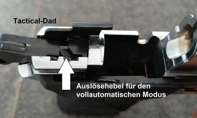 Die vollautomatische "Zoraki 914 Auto" verfügt über einen zusätzlichen Auslösehebel. Dieser wird vom Verschluss aktiviert und löst den Hammer. 