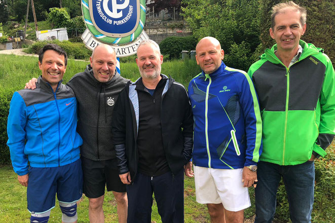 Die erfolgreichen Herren mit den Rückkehrern Thomas Schlosser (ganz rechts) und Markus Weinhold (2. v. rechts)