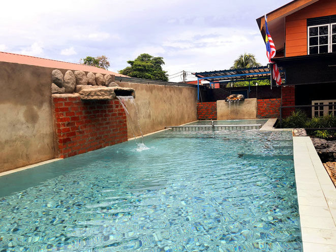 Kolam mandi untuk dewasa dan kanak-kanak