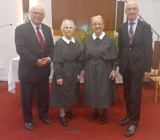 von links nach rechts : Herr Pfarrer Henri Bauer, Schwester Marthe Wanner, Schwester Marlène Balzli, Herr Bischof Patrick Streiff