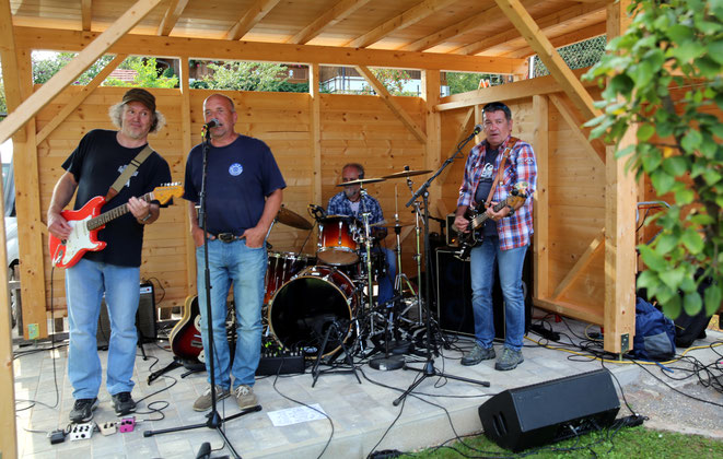 Westernflair brachte die Country-Rock-Band "John Deer"