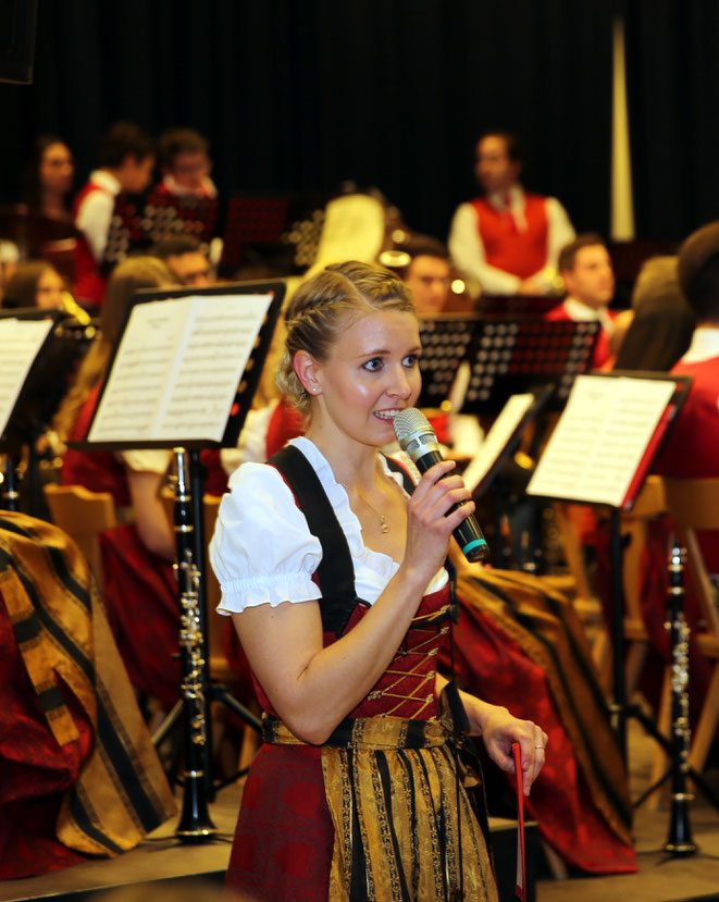 Obfrau Alexandra Mandler bei der Begrüßung