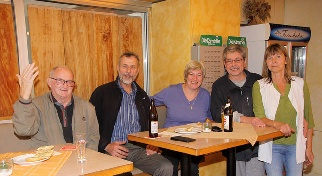 ein letzter Gruß vom Chef Hans, Ingeborg u. "Beobachter" mit Ferdl u. Monika