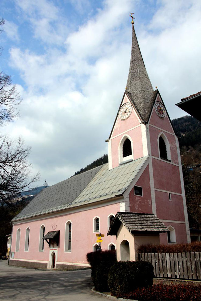 die Pfarrkirche Heiliger Johannes ist Ausgangspunkt des Kreuzweges