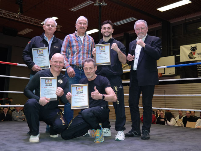 Ehrung von Dr. Exner, Valeri, Kushtrim und Tom durch Präsident BVBW Klaus Kaibach und Vize Anton Öhler
