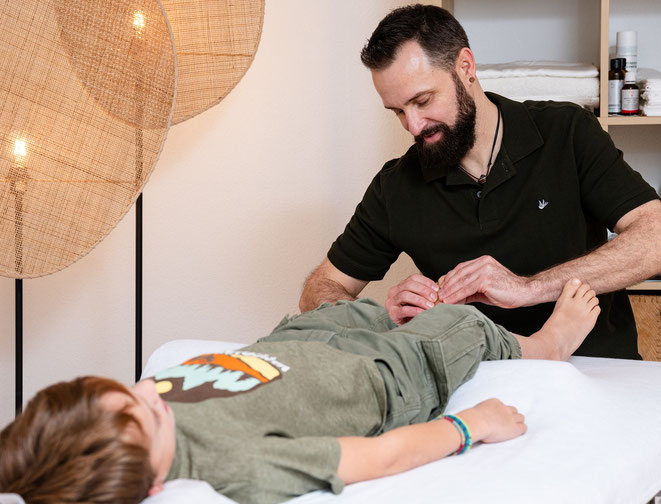 Fussreflexzonenmassage als natürliche Hilfe bei Enuresis oder vegetativen Dysbalancen insbesondere bei Kindern