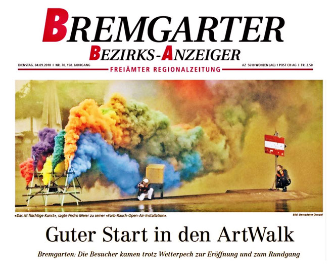 Pedro Meier – Rauchperformance – »Smoke On The Water« – Bremgarter Bezirks-Anzeiger Frontseite – Bericht: Bernadette Oswald, 4.9.2018. »Das ist flüchtige Kunst«, sagte Pedro Meier Multimedia Artist, Gerhard Meier Weg Niederbipp / Bangkok – SIKART Zürich