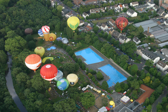 Das Gelände des ehemaligen Freibades Auermühle ist in der Ratssitzung am 13.12.2021 wieder an die Kernverwaltung übergeben worden. 