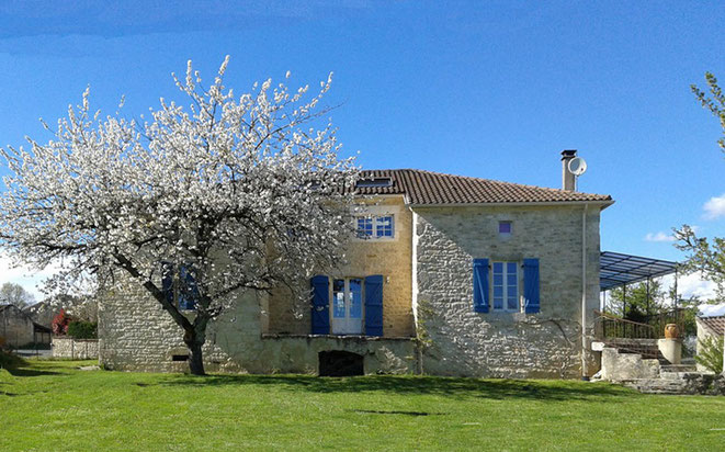 Printemps 2016, le cerisier du presbytère (avec l'aimable autorisation des actuels propriétaires)