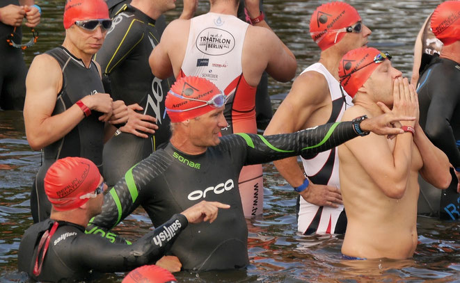 Detlef vorm Schwimmstart der Mitteldistanz.