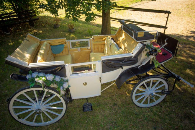 Kleine Weiße Hochzeitskutsche 