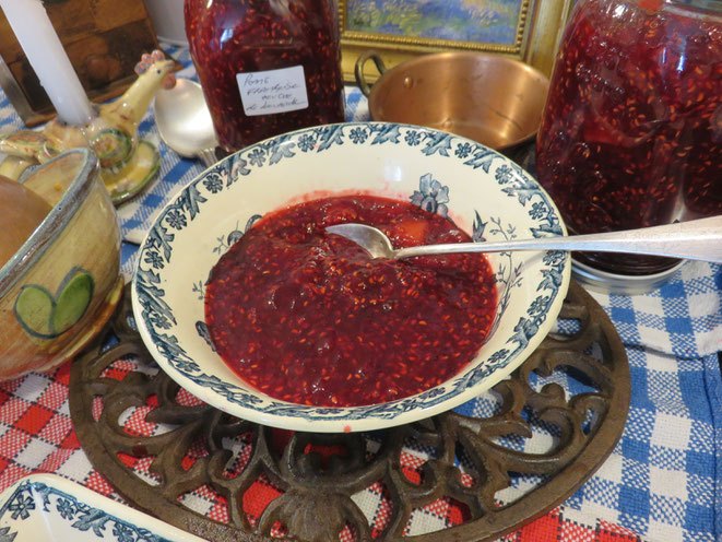 Recette de la fameuse Confiture Pomme Framboise touche de Lavande de la Mère Mitraille - Canal Gourmandises