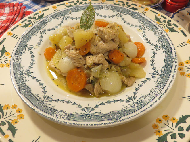 Canal Gourmandises - Fricassée de dinde aux petits oignons de la Mère Mitraille