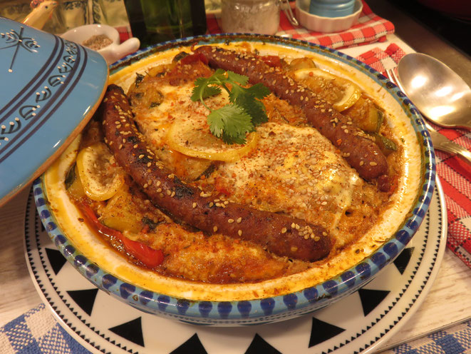 TAJINE DE MERGUEZ AUX LÉGUMES œufs et épices Tajine, tagine ou tadjine c'est extra ! Gourmandises TV