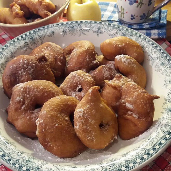Beignets de Noël aux pommes !.. La recette de Gourmandises TV