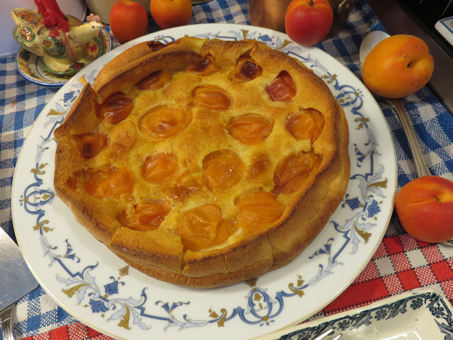RECETTE Vidéo : Clafoutis aux Abricots de Provence Grand Mère Mitraille, en juin et juillet, c'est la pleine saison !