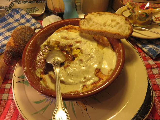 Oeufs à la Rossini au foie gras de canard - Recette de la Mère Mitraille - Canal Gourmandises