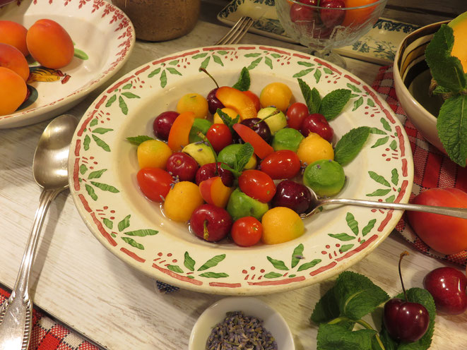 RECETTE : SALADE DE FRUITS sirop citronné. Cerise, melon, tomate, abricot, avocat - Gourmandises TV