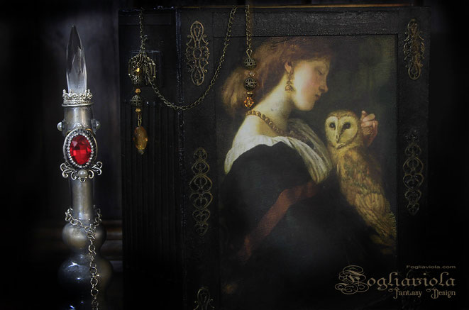 Grimorio della strega con pozione magica