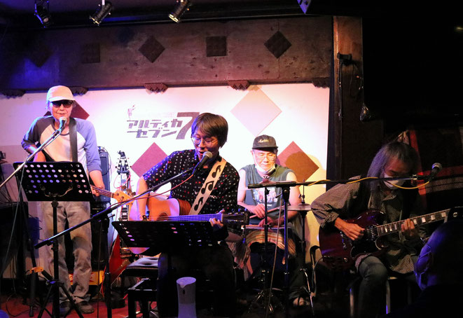 レイレイ鈴木ソロは3人を従えての「'S Wonderful」を歌ったりも。　Photo by Asumi T.