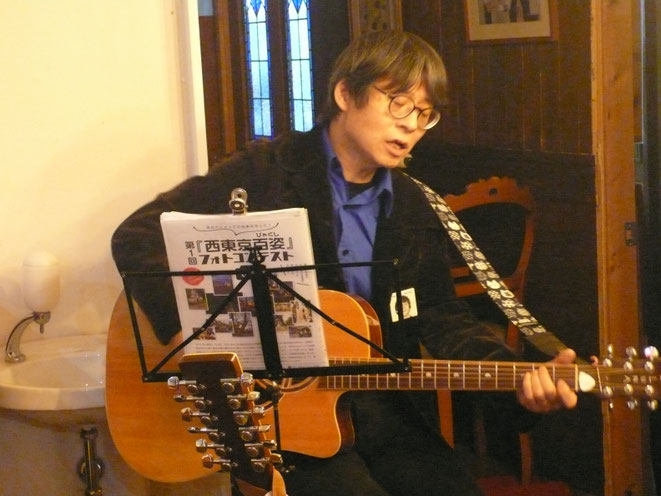 6弦も弾きましたよ、もちろん。(^-^)            Photo by Ikumi T.