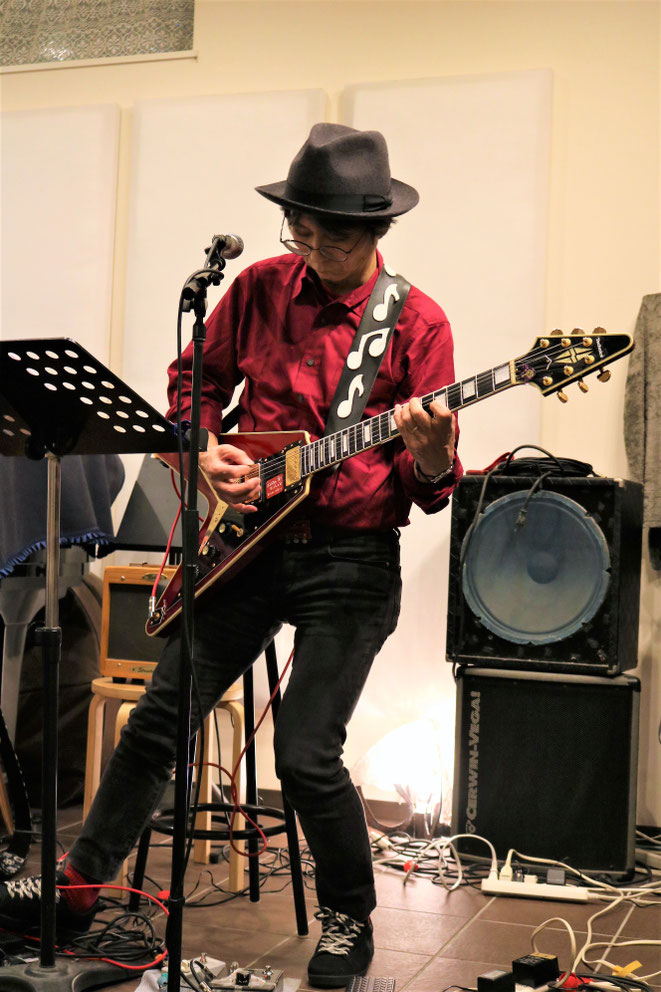 やっぱりＶを使いました。気に入って買ったからには陽の目を見せてあげないとね。     Photo by Asumi T.