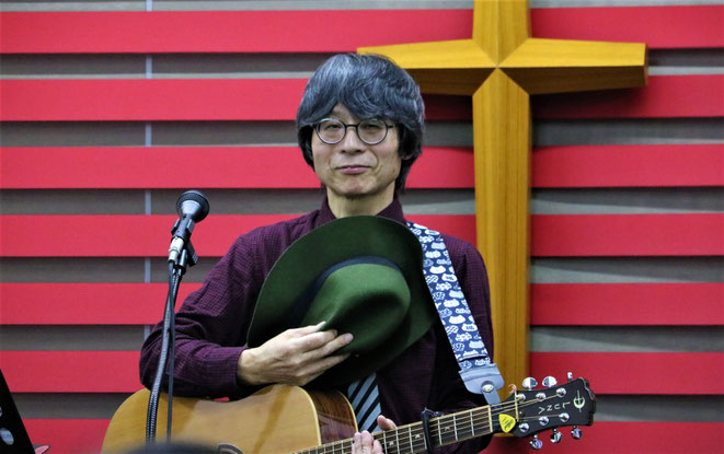 帽子を取ってご挨拶。髪がペシャンコ(^_^;)　　Photo by Asumi T.