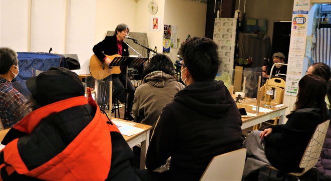ありがたいことに満員御礼。だから暑かったのかな。　　Photo by Asumi T.