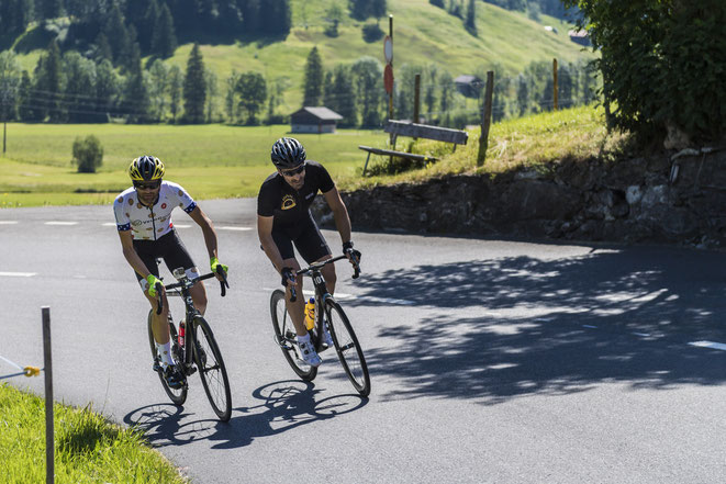 Cancellara im Duell mit Phil Gaimon (der dem Schweizer in seinem Buch Motordoping vorgeworfen hatte).