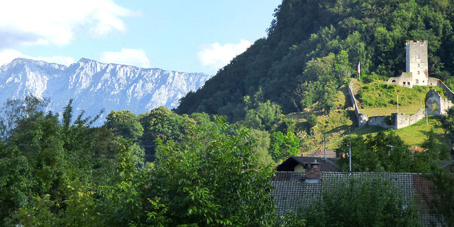 Die Burg Falkenstein Nähe Gasthof Falkenstein, Flintsbach