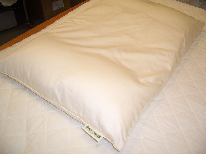 オーダー枕　パーツを外袋に納めて完成です。即日お持ち帰りいただけます。