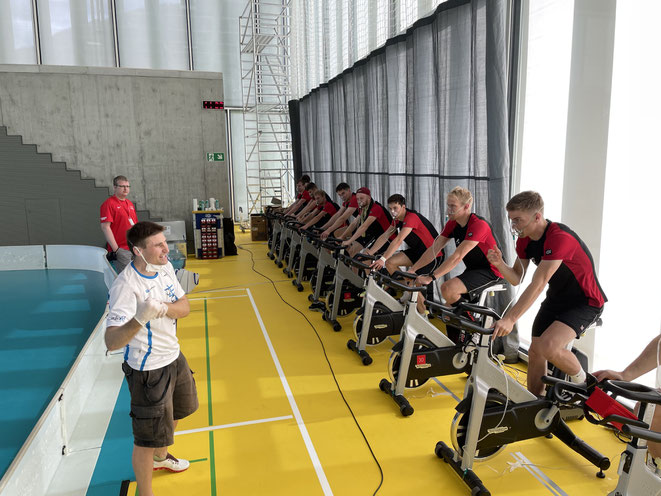 Schweizer Unihockey Nationalmannschaft im Trainingslager in Tenero betreut von Berufstrainer Christian Wirz