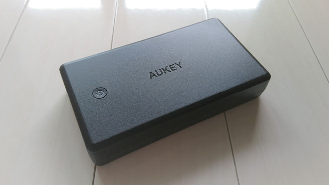 AUKEY 大容量モバイルバッテリー 30000mAh 表 見た目 PB-T11