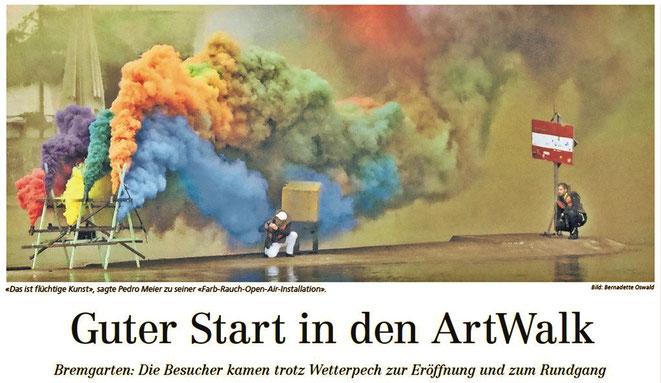 Pedro Meier – Rauchperformance – »Smoke On The Water« – Bremgarter Bezirks-Anzeiger Frontseite – »Das ist flüchtige Kunst«, sagte Pedro Meier zu seiner »Farb-Rauch-Open-Air-Installation« – Bericht: Bernadette Oswald, 4.9.2018. Gerhard Meier-Weg Niederbipp