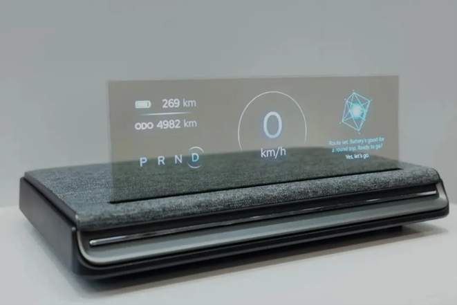 車両と外部ネットワークをつなぐ中核ノードとして位置づけられたAUOの透明Micro LEDディスプレイ（出典：AUO）