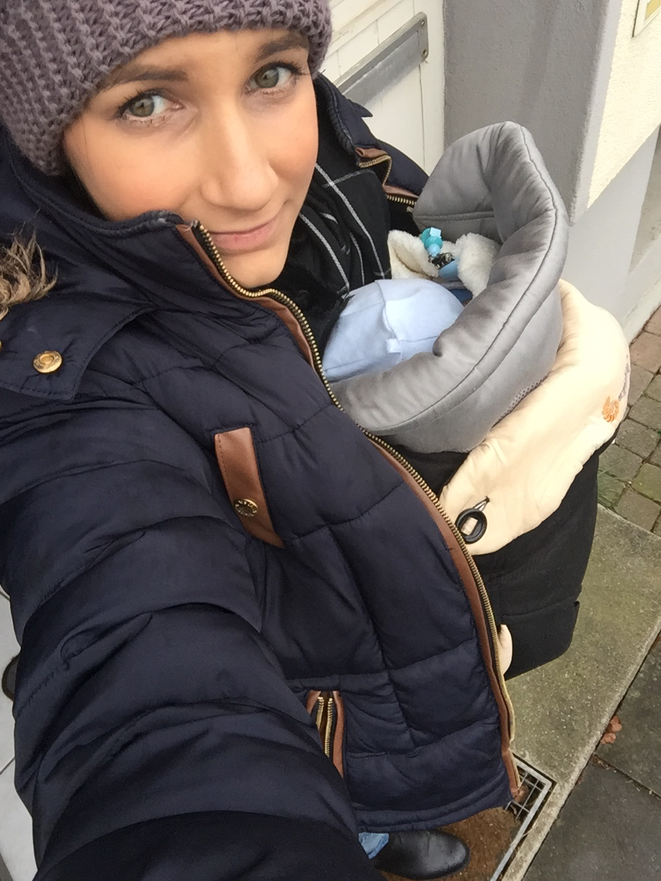 9. Februar, das erste Mal im Ergobaby...