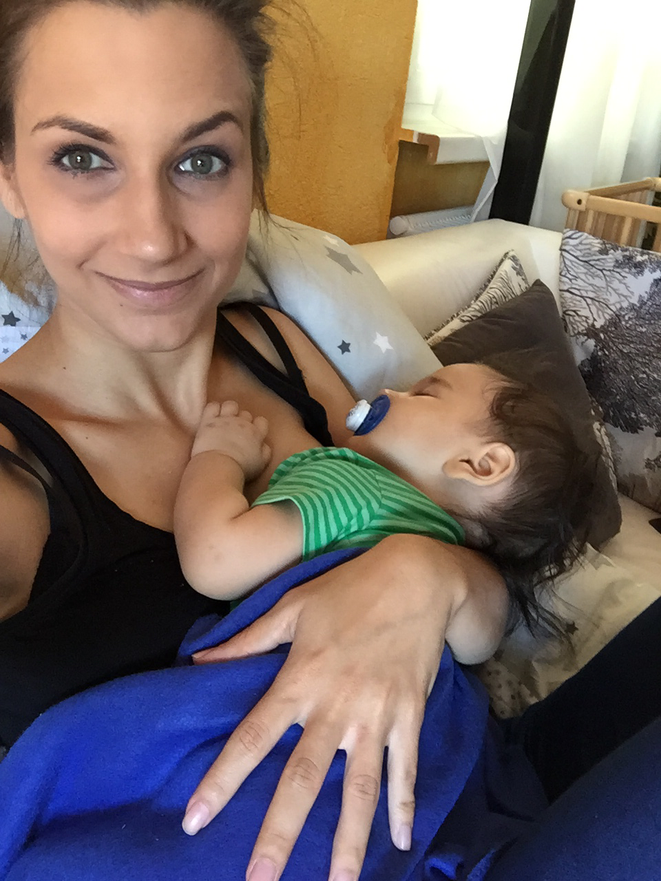 17. Juni 2016 - nach langer Zeit wieder in Mama's Arme eingeschlafen.. und ja solche Momente halte ich immer fest!